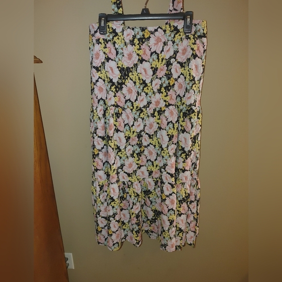 Forever 21 Floral Two-Piece Set, Size OX Would Fit Xs, Small And Med - Picture 4 of 12